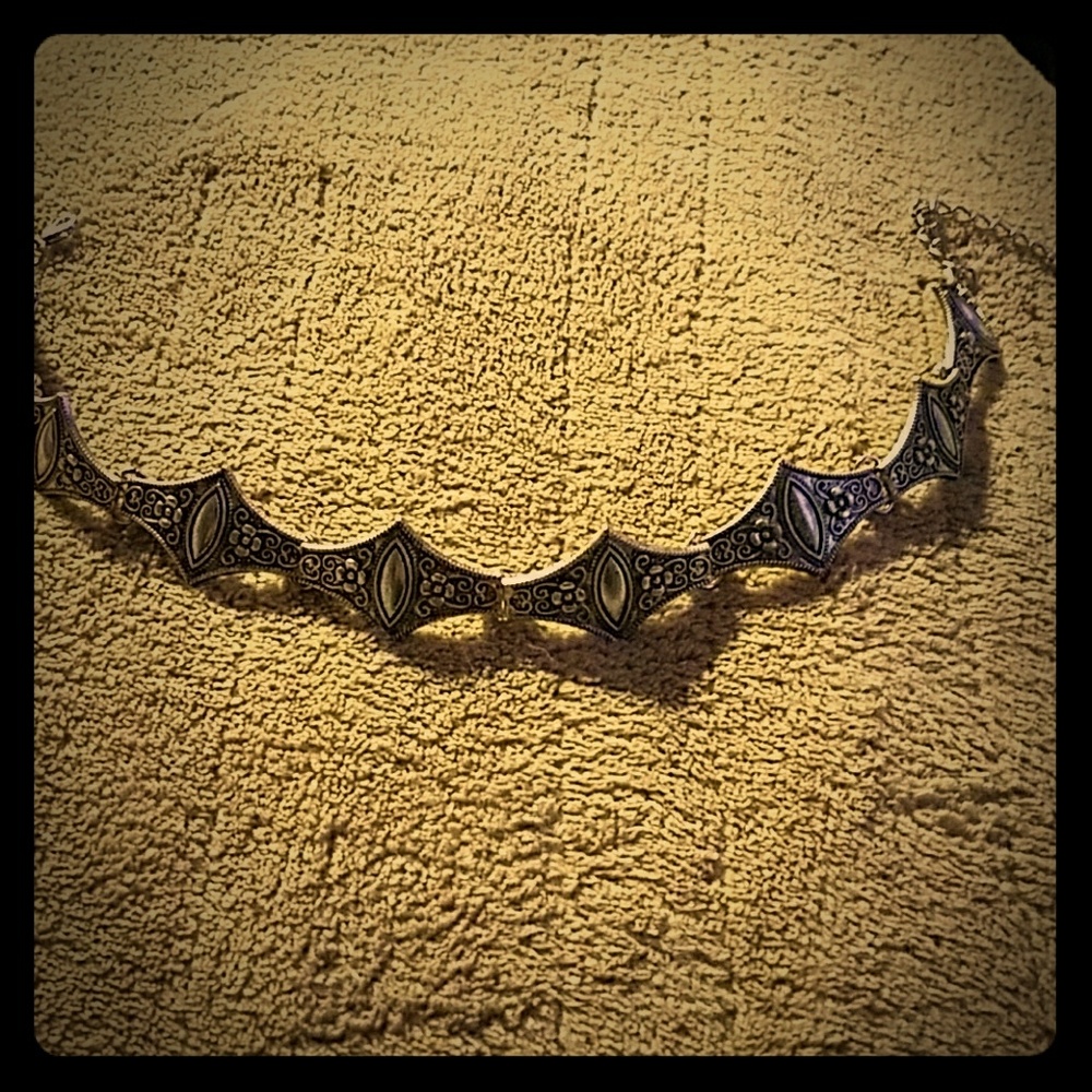 Necklace choker